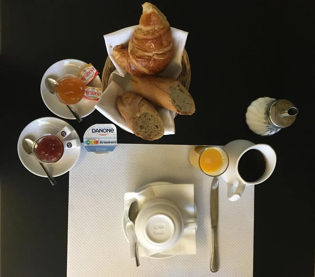 **  Hotel Val De Saone Lyon Caluire Rillieux Sathonay-Camp Francia