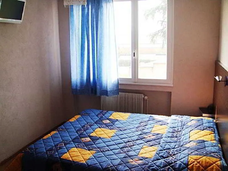 **  Hotel Val De Saone Lyon Caluire Rillieux Sathonay-Camp Francia