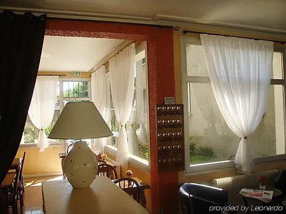 Hotel Val De Saone Lyon Caluire Rillieux Sathonay-Camp 2*,