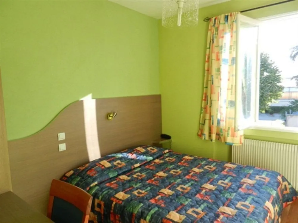 Hotel Val De Saone Lyon Caluire Rillieux Sathonay-Camp 2*,